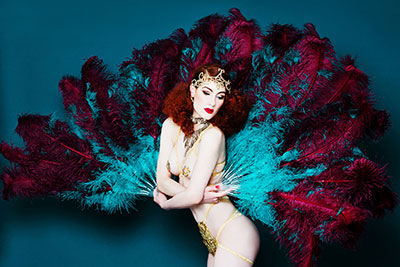 LA RUBINIA ➨ Burlesque-Showgirl aus Berlin ✓ New-Burlesque-Shows für Berlin und Brandenburg ✓