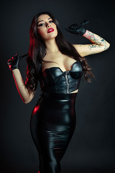 LADY LUNA ➨ Stripperin aus Berlin ✓ dominant ✓ tätowiert ✓ sexy Latina ✓