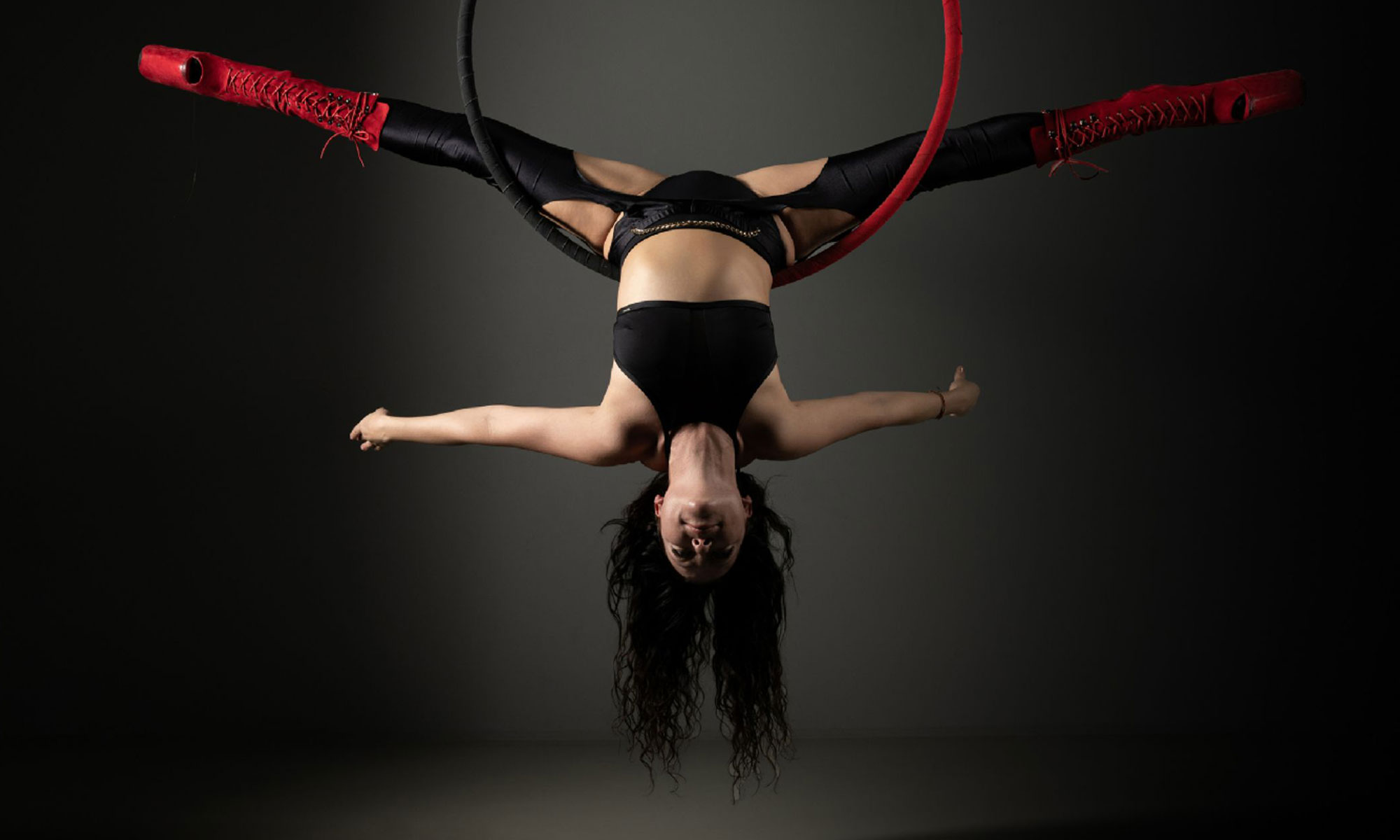 Aerial Hoop Show mit Shoky aus Zürich
